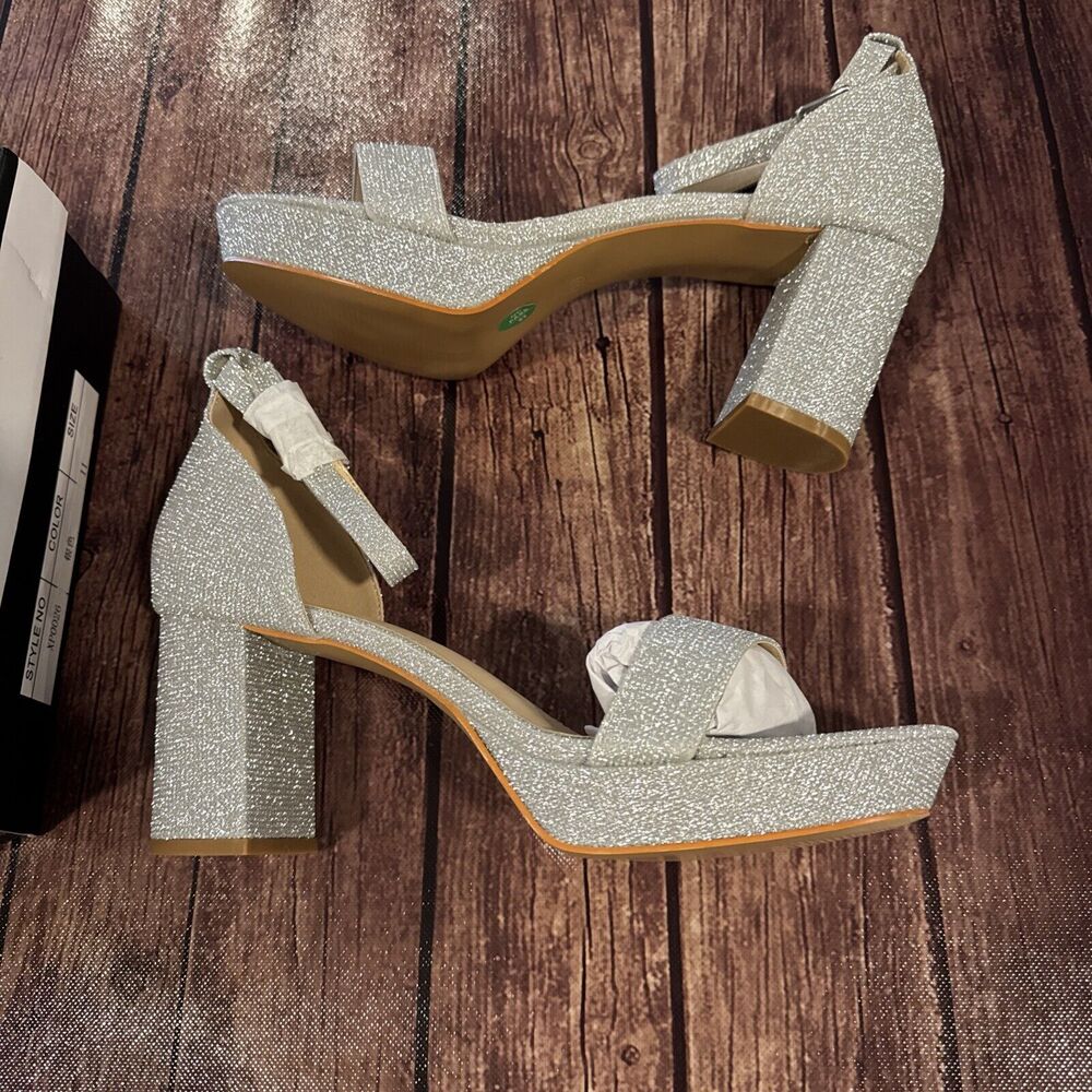 New In Box Size 11 Womens Silver Glitter Chunk Heel Platform Shoes Gr8 For Prom